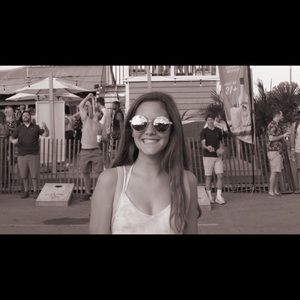 Meet your Posher, Claire